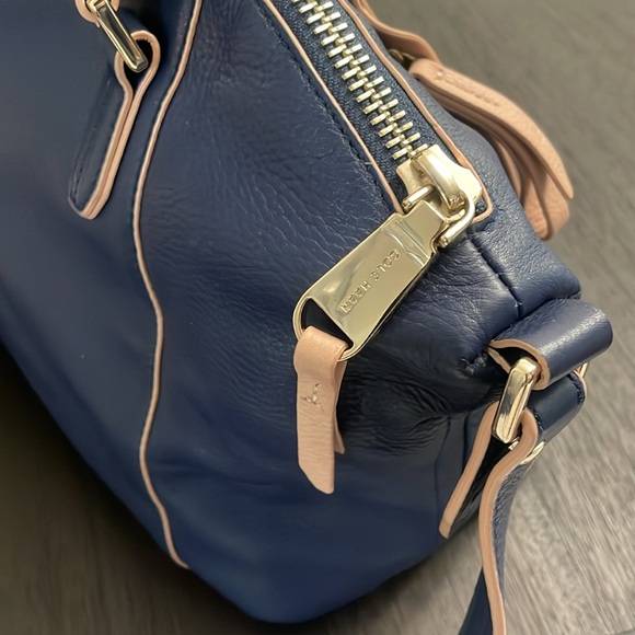 💙EUC COLE HAAN NAVY BLU + CREAM SHOULDER/SATCHEL CROSSBODY BAG - Picture 9 of 12